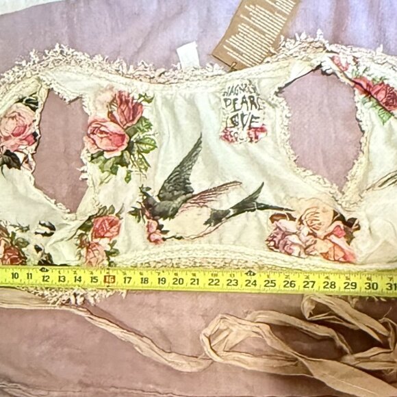 Magnolia Pearl Appliqué Faustine Wrap - Picture 7 of 7